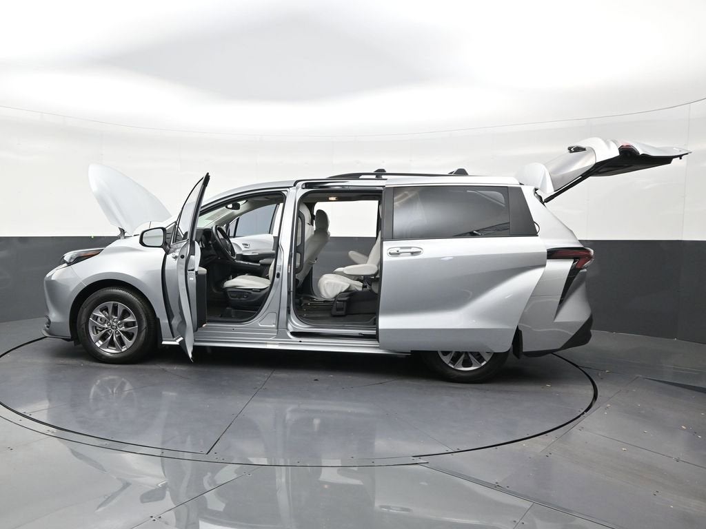 2025 Toyota Sienna XLE