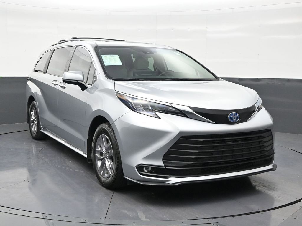 2025 Toyota Sienna XLE