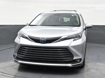 2025 Toyota Sienna XLE