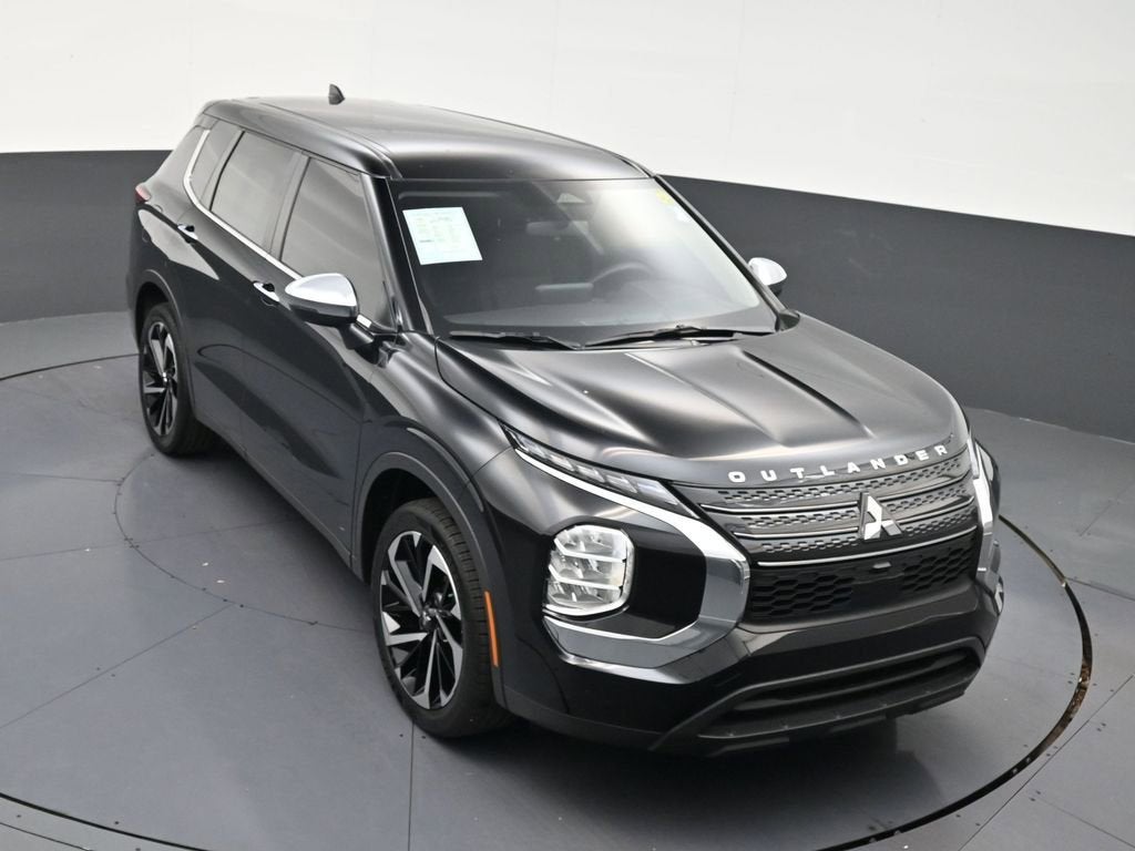 2022 Mitsubishi Outlander ES