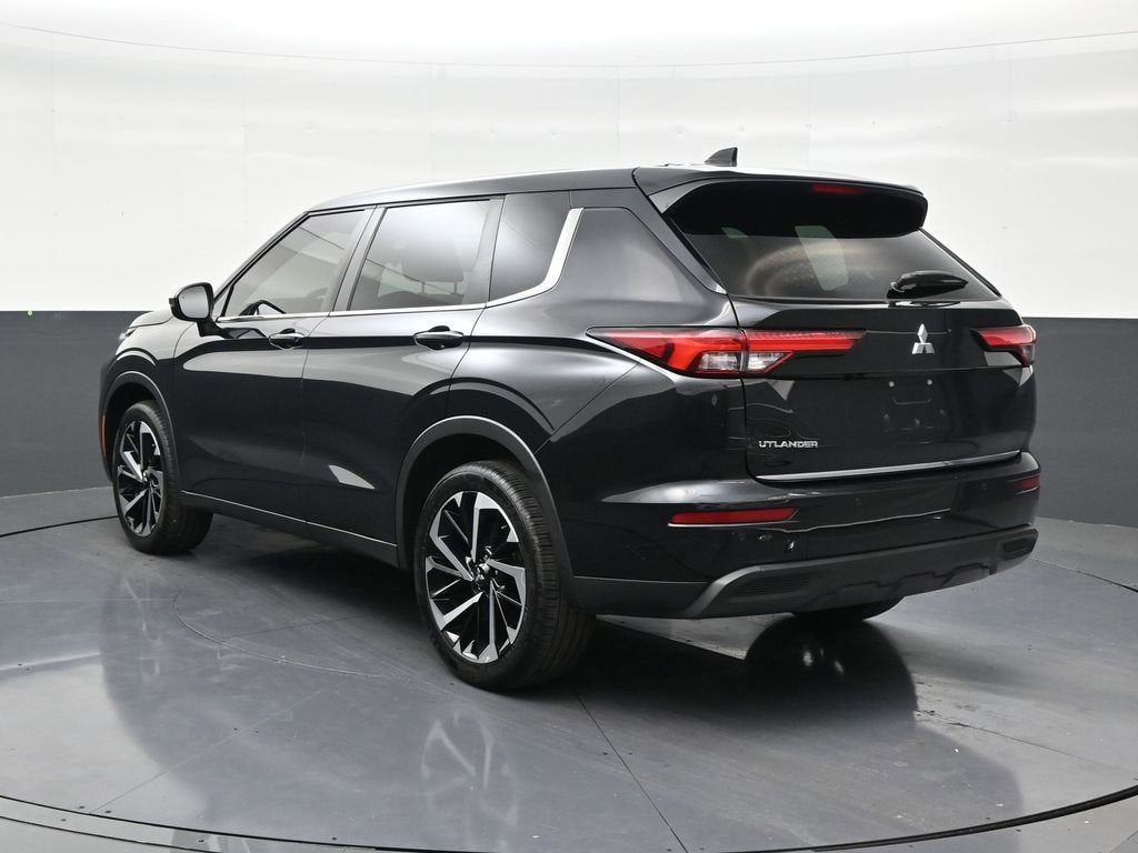 2022 Mitsubishi Outlander ES
