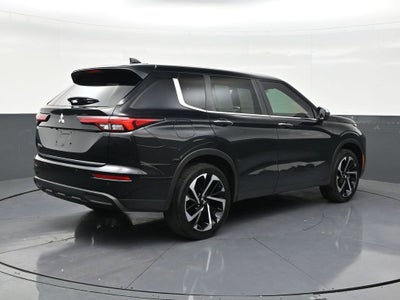 2022 Mitsubishi Outlander ES
