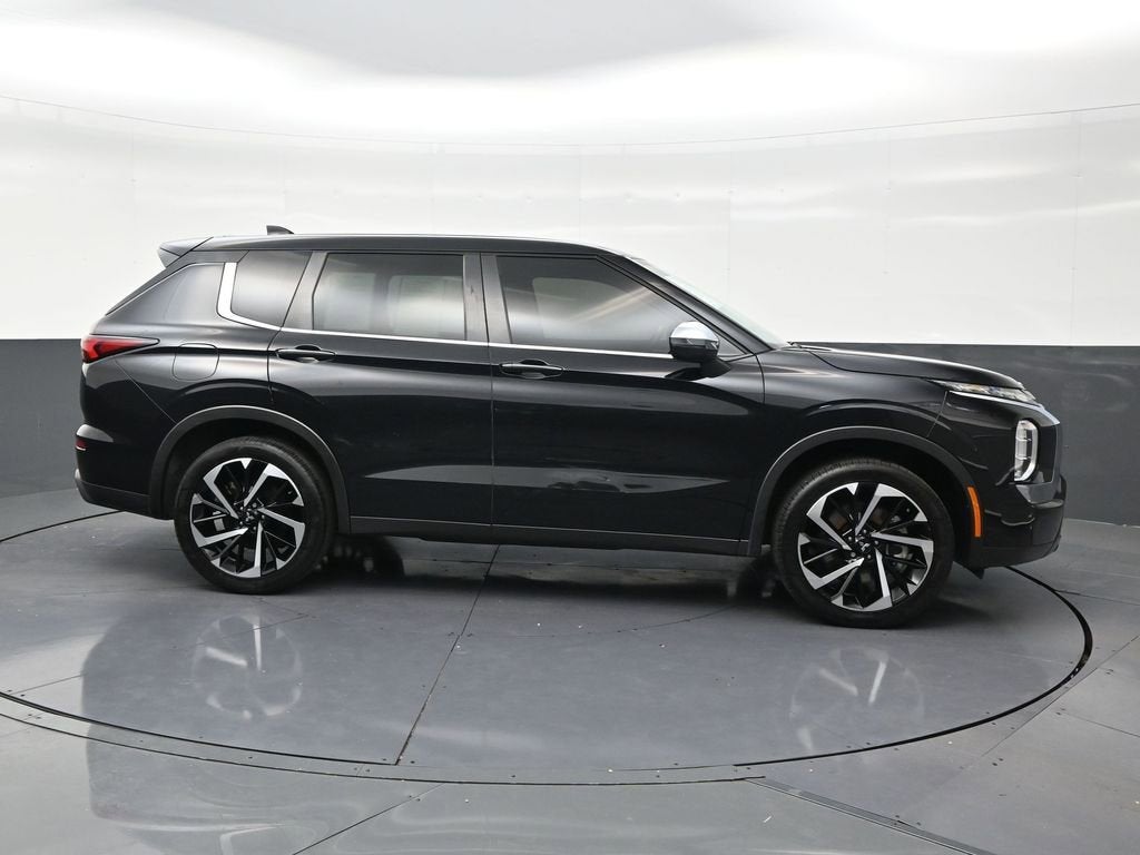 2022 Mitsubishi Outlander ES