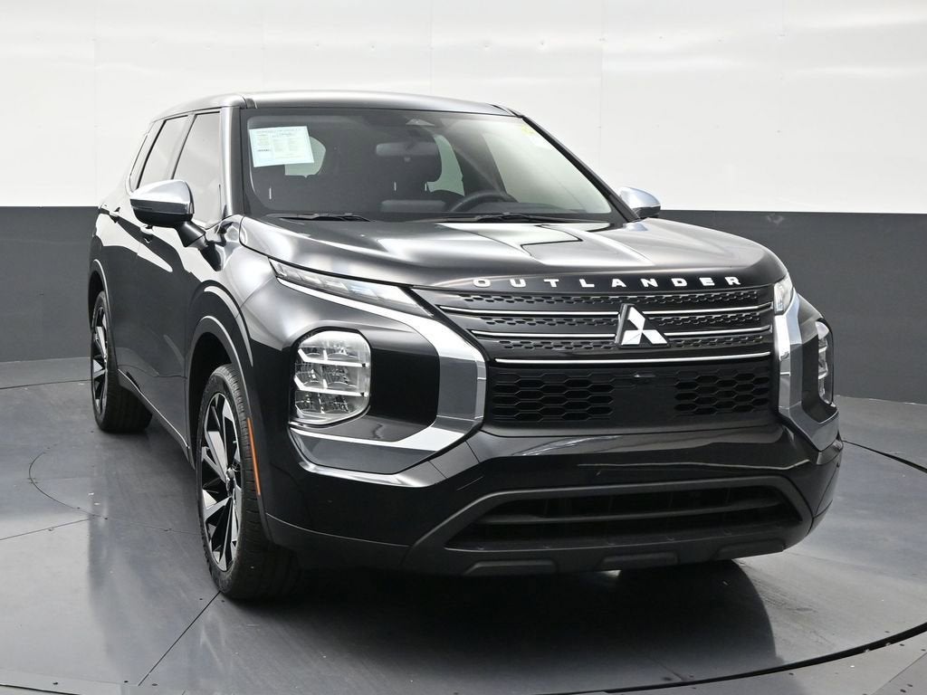 2022 Mitsubishi Outlander ES