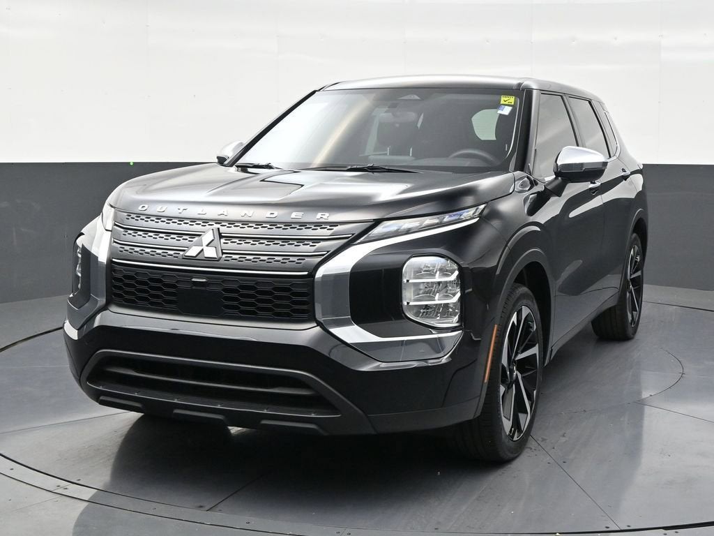 2022 Mitsubishi Outlander ES