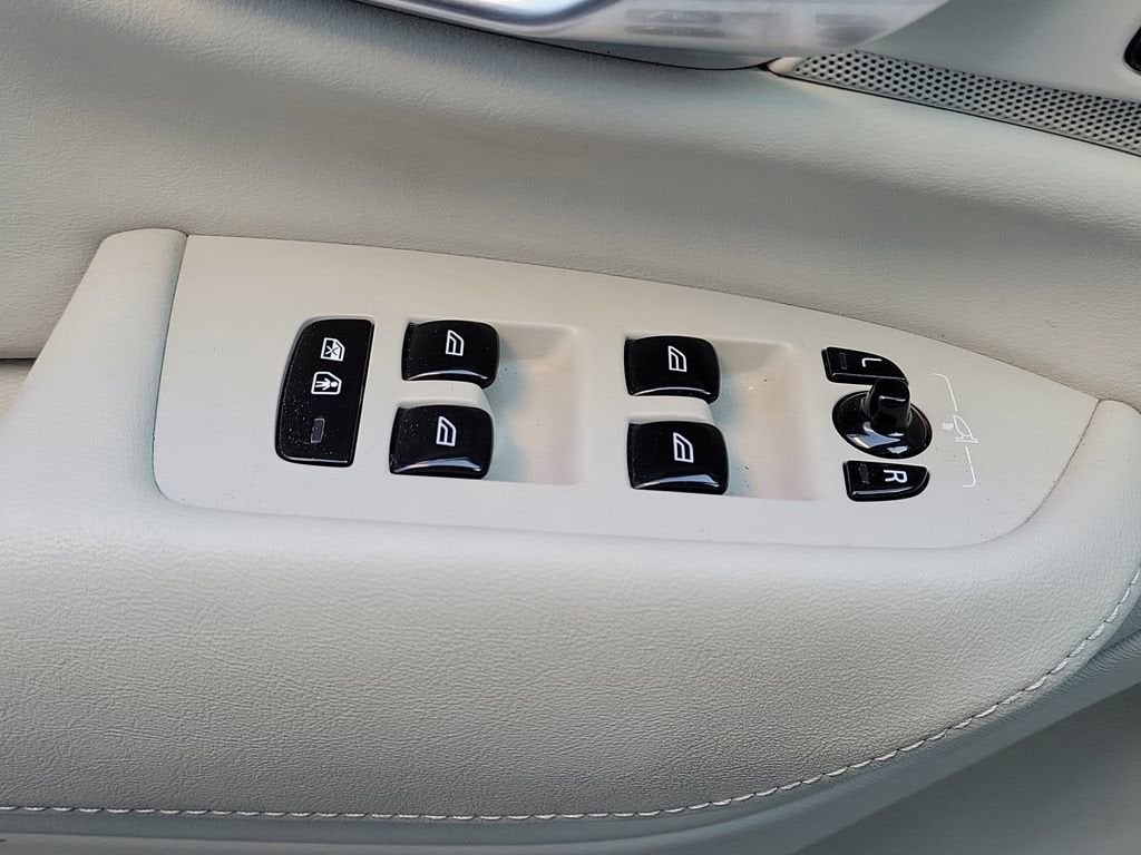 2023 Volvo XC90 Plus