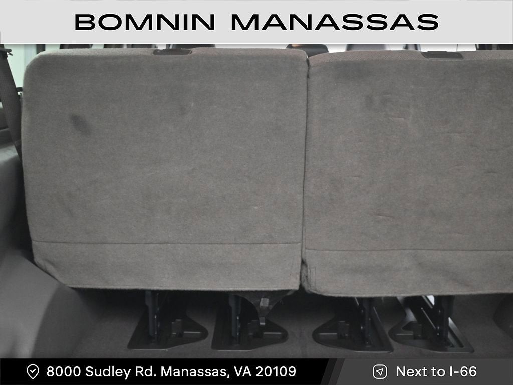 2024 Chevrolet Express Passenger 3500 1LT