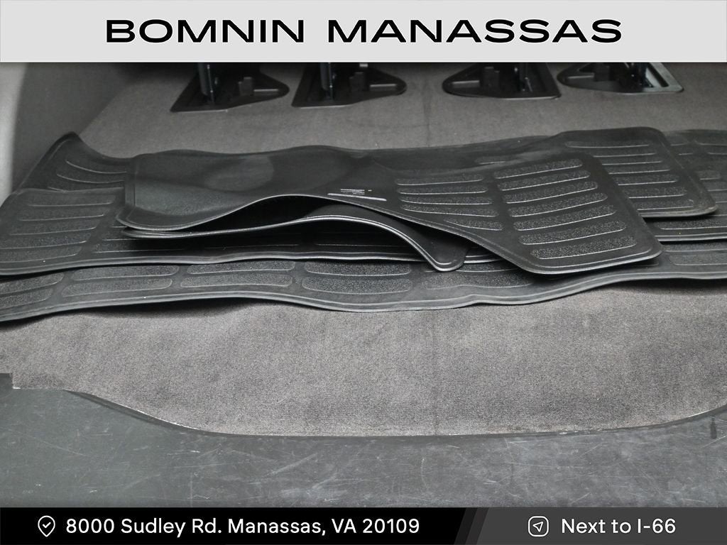 2024 Chevrolet Express Passenger 3500 1LT