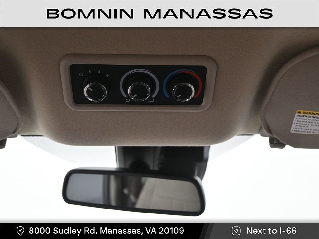 2024 Chevrolet Express Passenger 3500 1LT