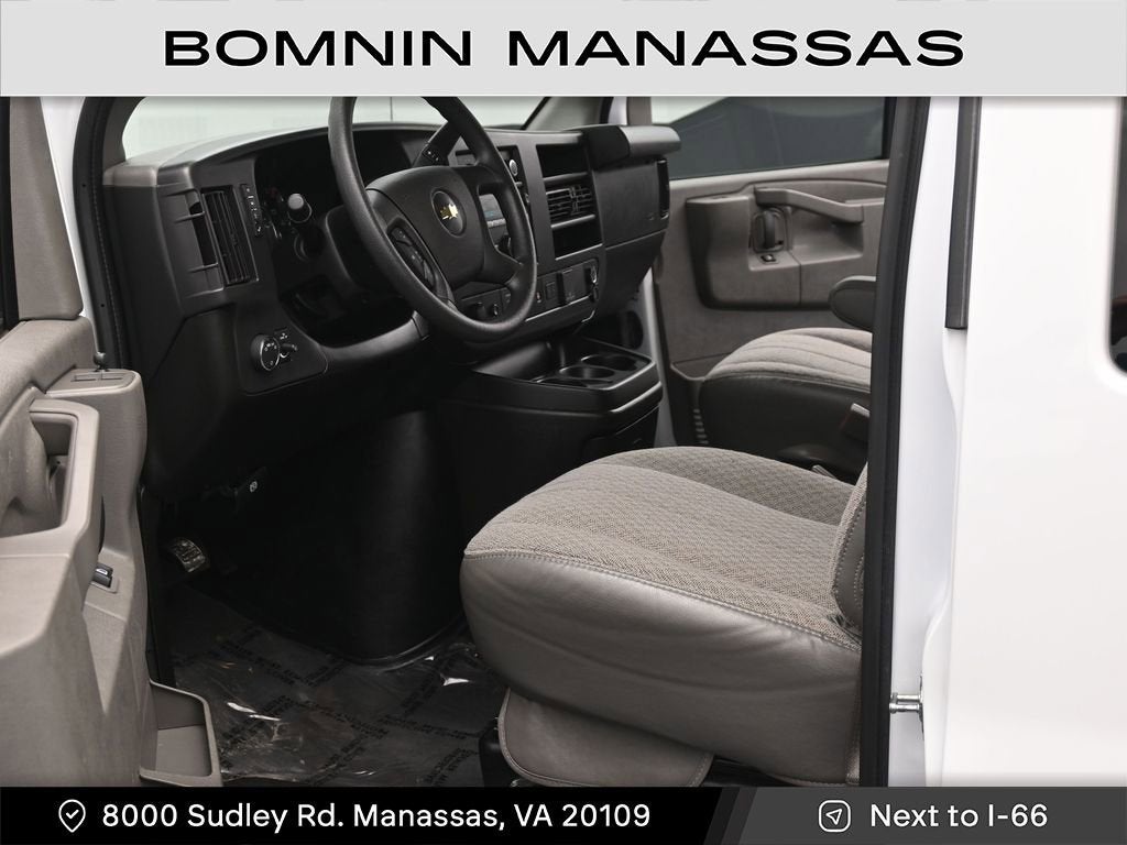 2024 Chevrolet Express Passenger 3500 1LT