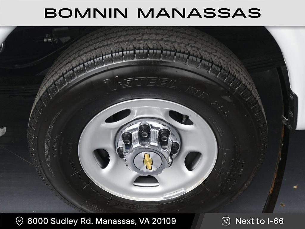 2024 Chevrolet Express Passenger 3500 1LT