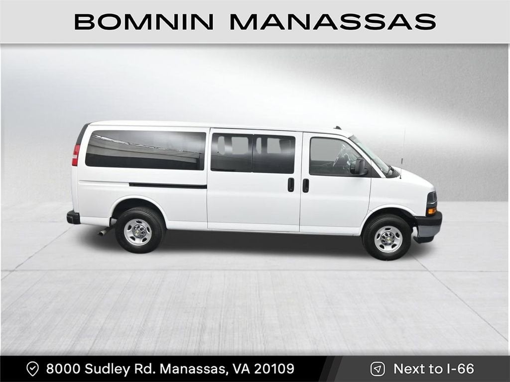 2024 Chevrolet Express Passenger 3500 1LT