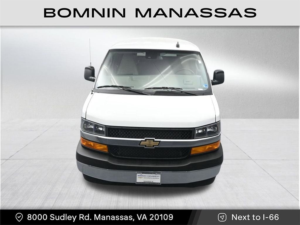 2024 Chevrolet Express Passenger 3500 1LT