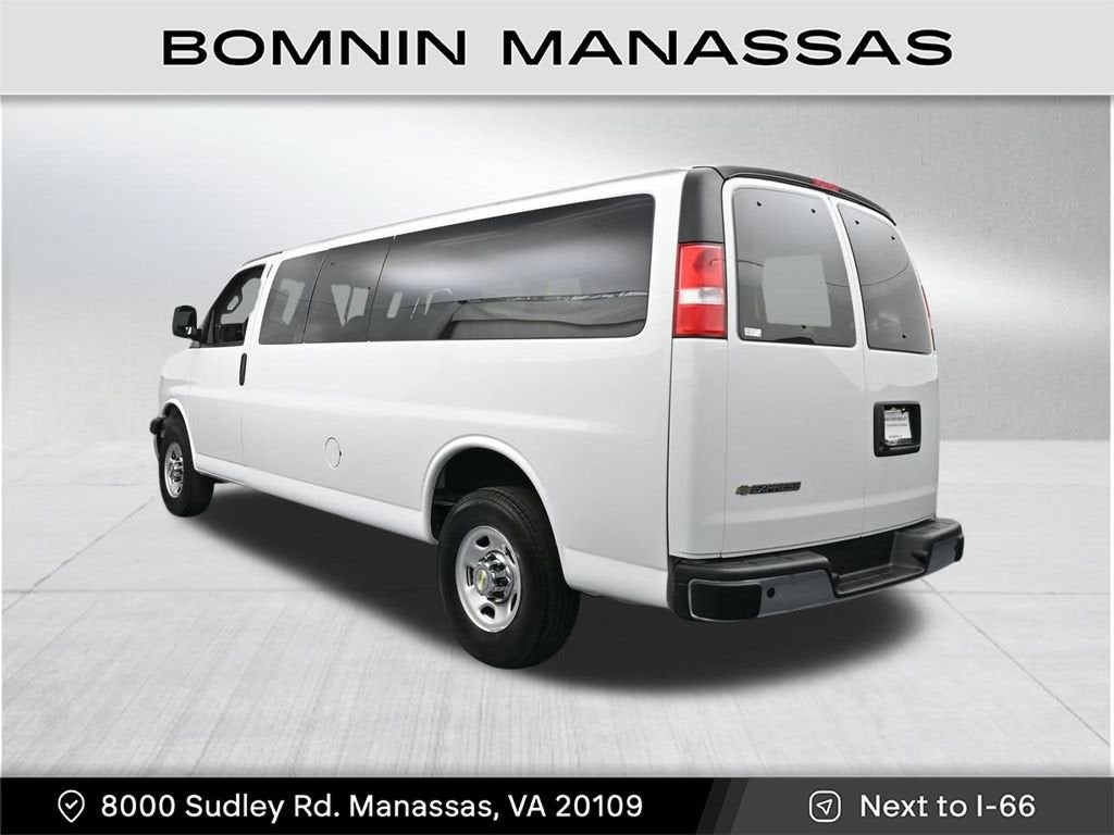 2024 Chevrolet Express Passenger 3500 1LT