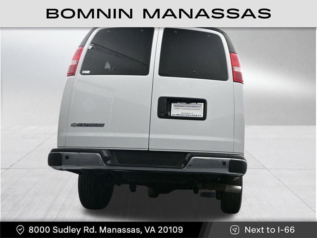 2024 Chevrolet Express Passenger 3500 1LT