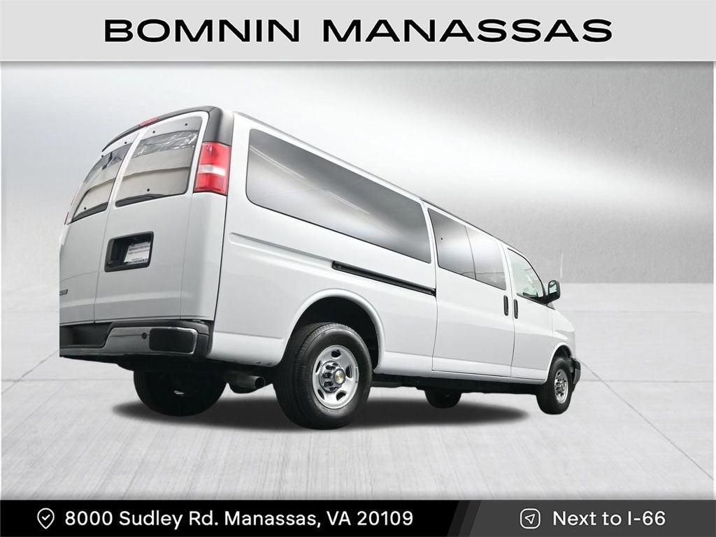 2024 Chevrolet Express Passenger 3500 1LT