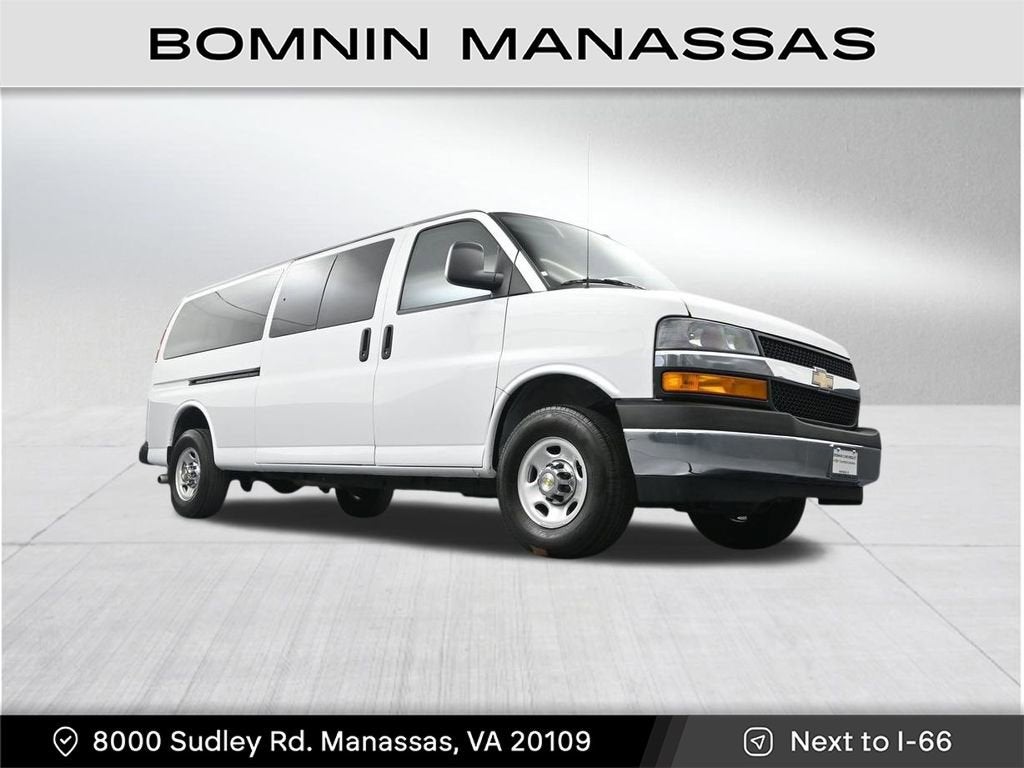 2024 Chevrolet Express Passenger 3500 1LT