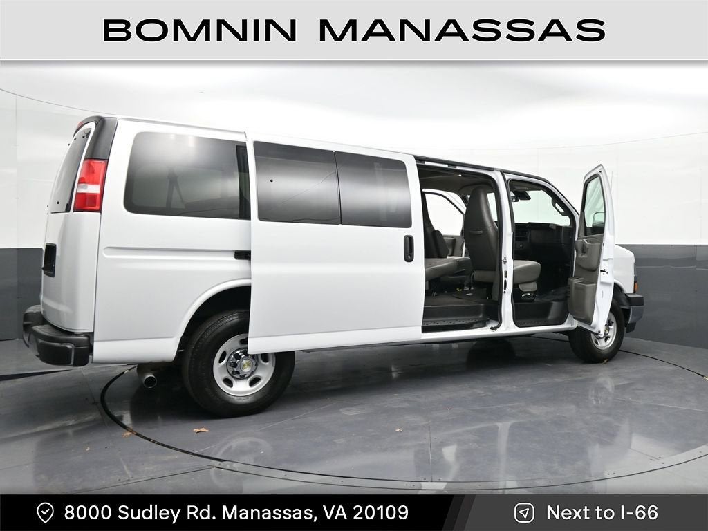 2024 Chevrolet Express Passenger 3500 1LT