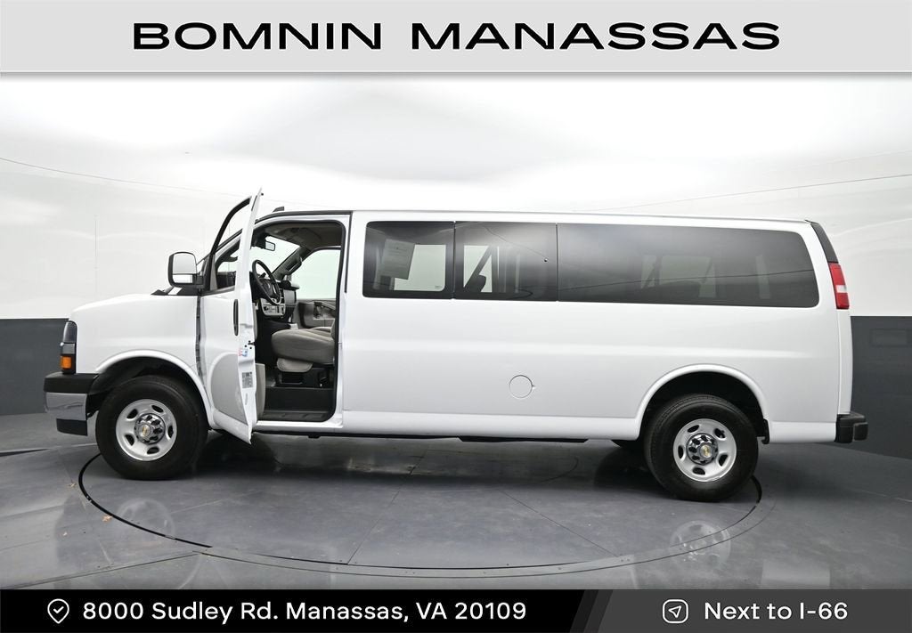 2024 Chevrolet Express Passenger 3500 1LT