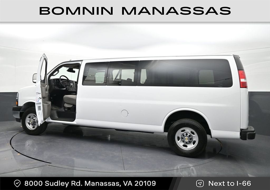 2024 Chevrolet Express Passenger 3500 1LT