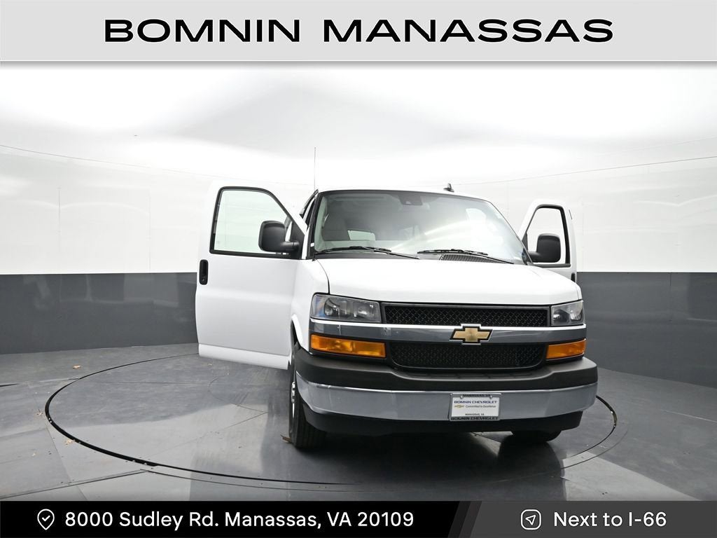 2024 Chevrolet Express Passenger 3500 1LT