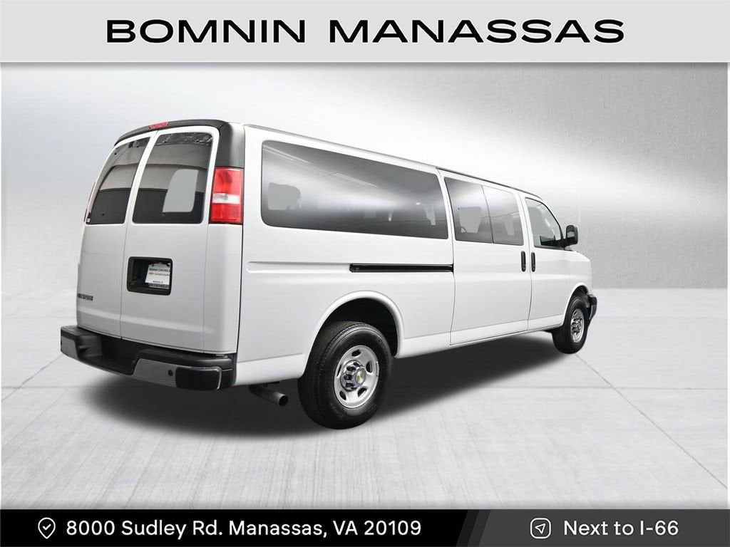2024 Chevrolet Express Passenger 3500 1LT