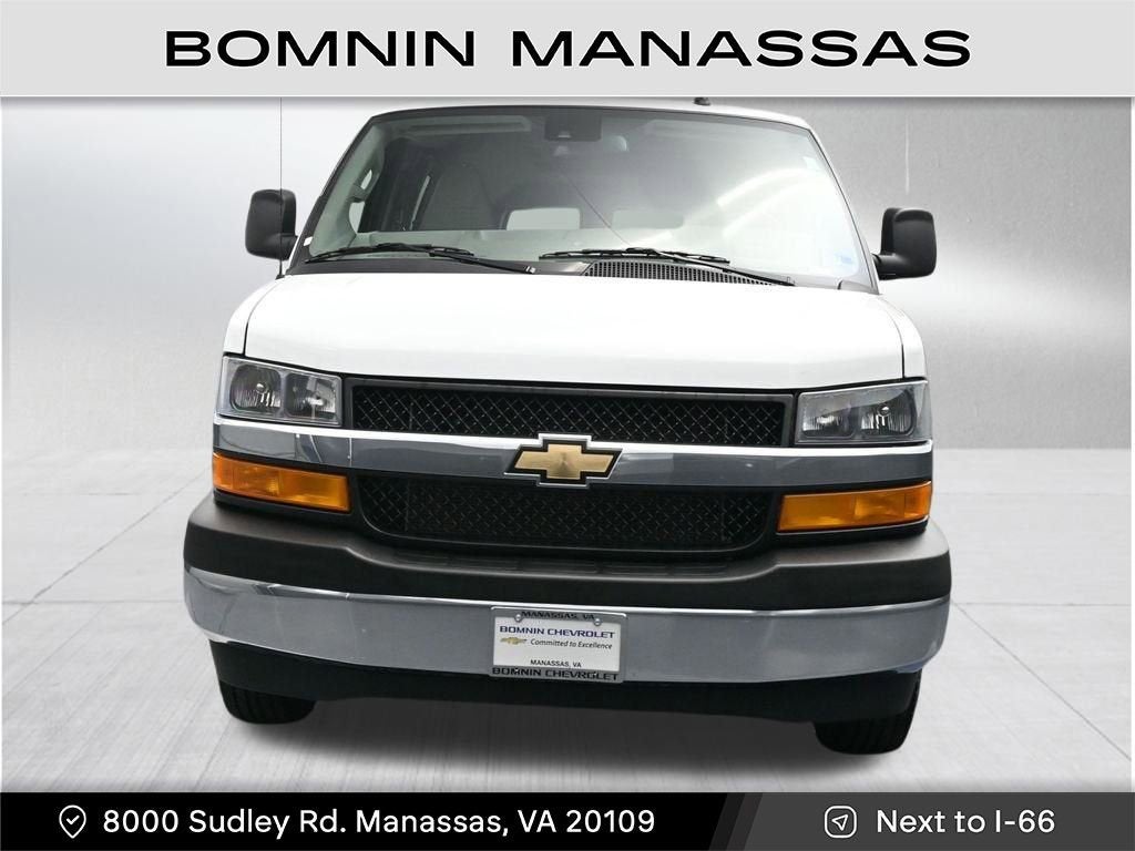 2024 Chevrolet Express Passenger 3500 1LT