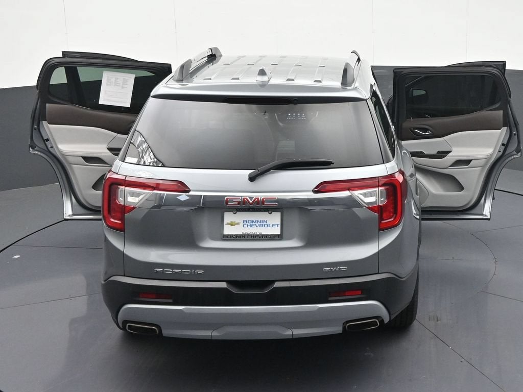 2023 GMC Acadia SLT