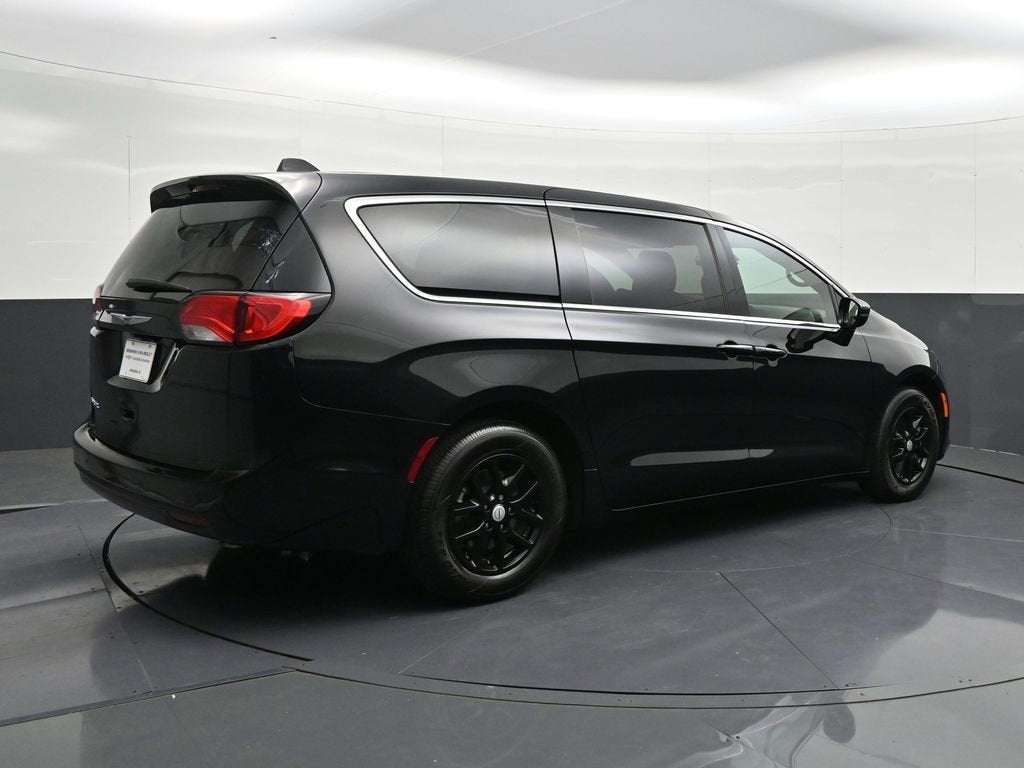 2026 Chrysler Voyager LX