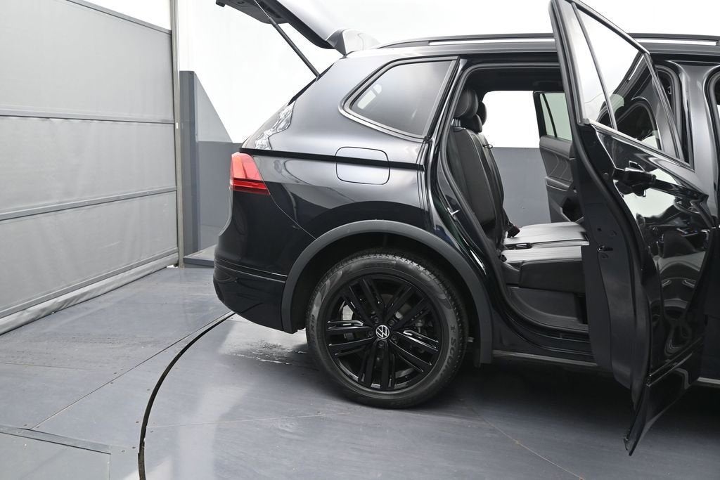 2022 Volkswagen Tiguan 2.0T SE R-Line Black