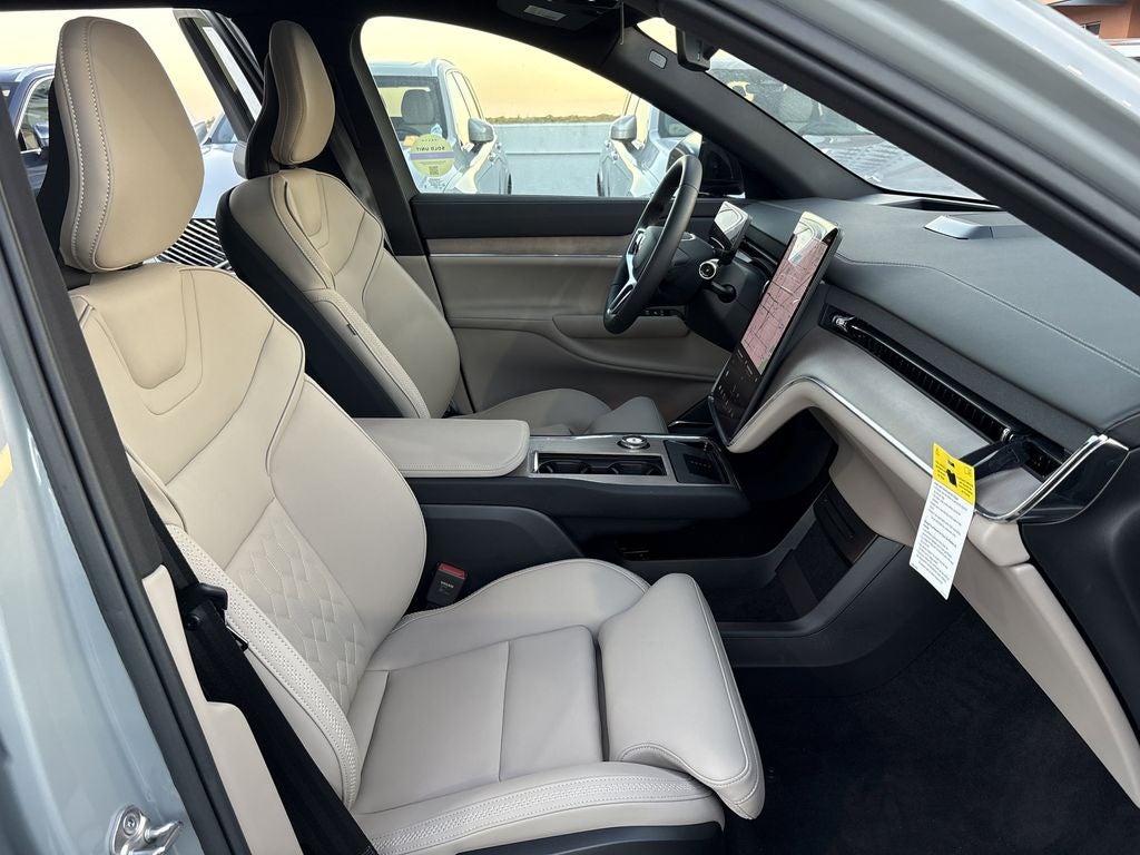 2025 Volvo EX90 Twin Motor Performance Plus 6-Seater