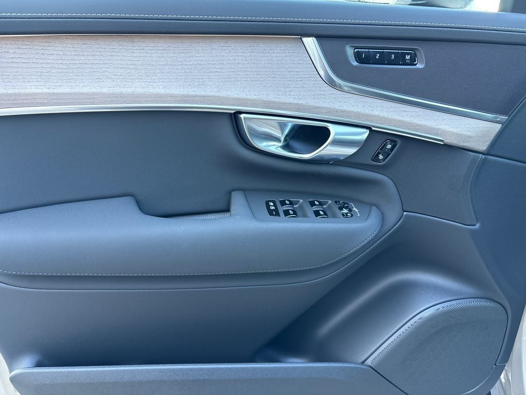 2026 Volvo XC90 B6 Plus 6-Seater