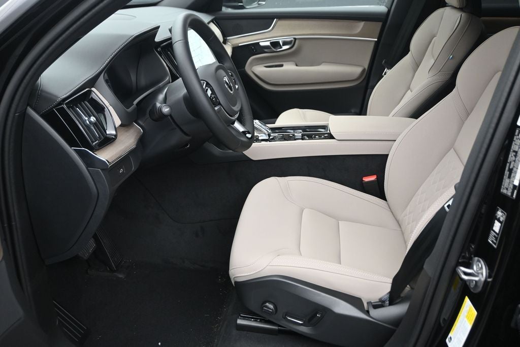 2026 Volvo XC90 B6 Plus 7-Seater
