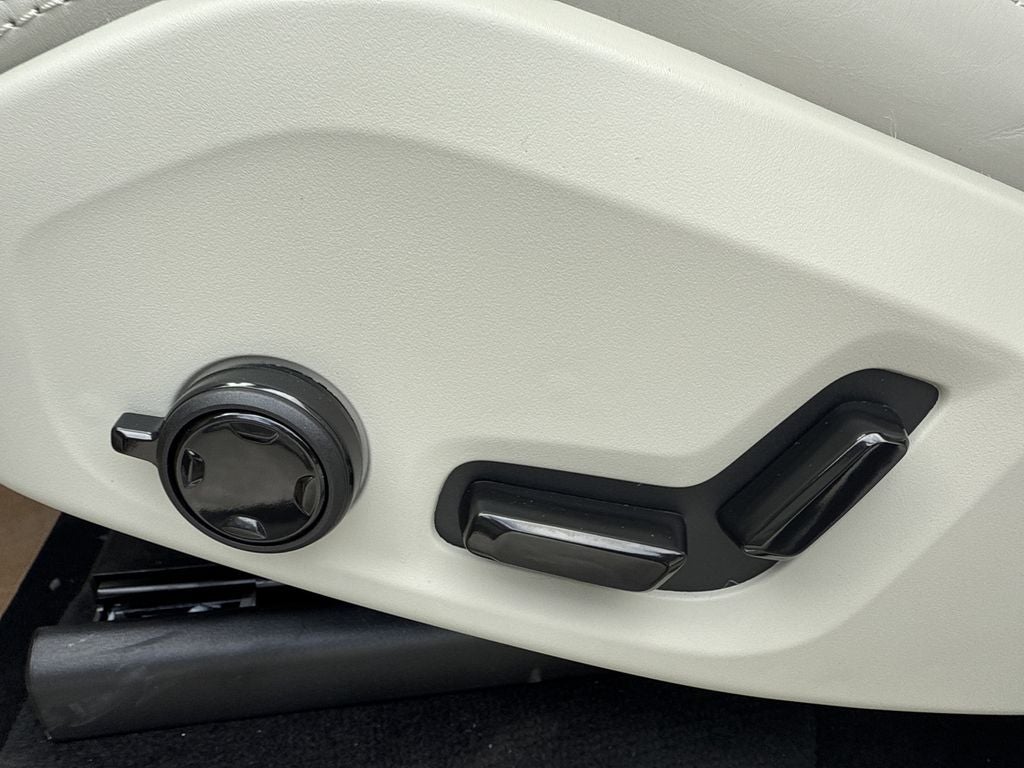 2025 Volvo XC90 B6 Ultra