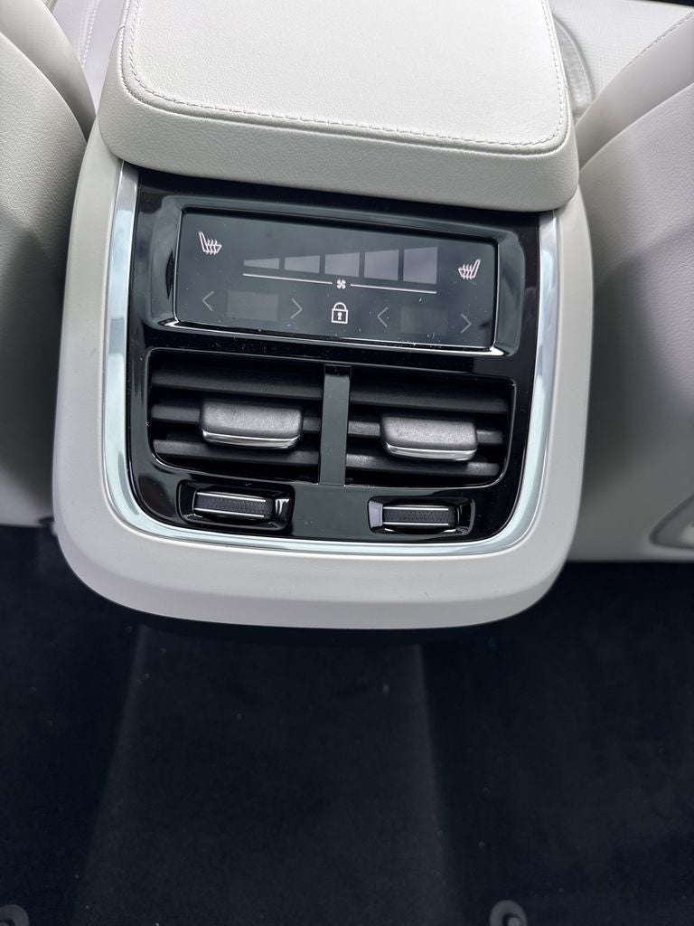 2025 Volvo XC90 B6 Ultra