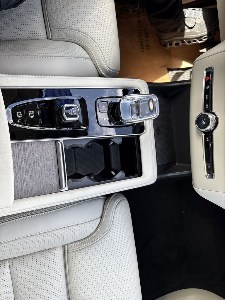 2026 Volvo XC90 B6 Ultra