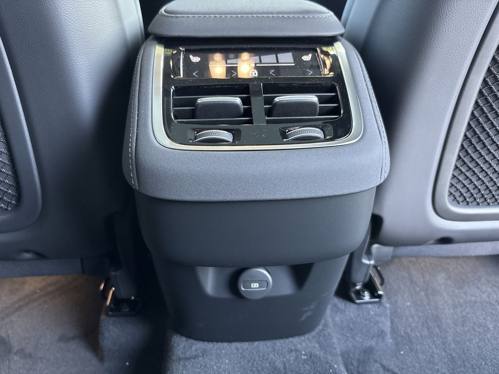 2026 Volvo XC90 B6 Core