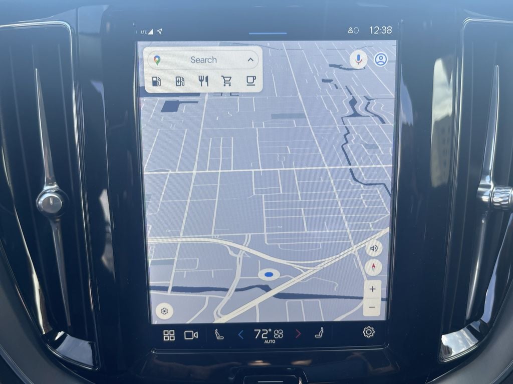 2023 Volvo XC60 Recharge Plug-In Hybrid T8 Core Bright Theme