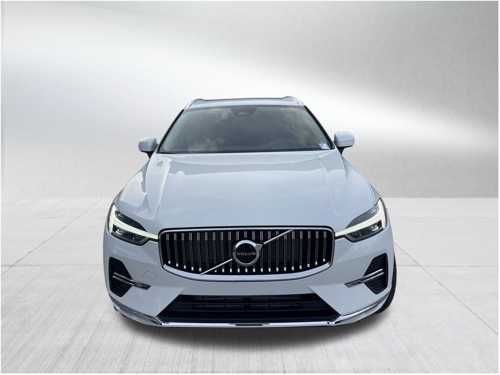 2023 Volvo XC60 Recharge Plug-In Hybrid T8 Core Bright Theme