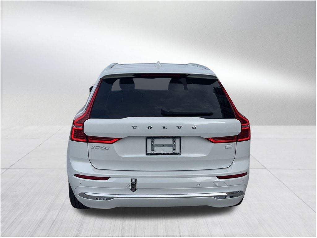 2023 Volvo XC60 Recharge Plug-In Hybrid T8 Core Bright Theme