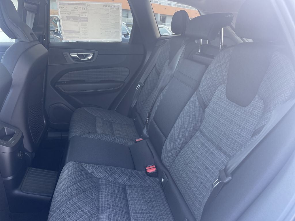 2023 Volvo XC60 Recharge Plug-In Hybrid T8 Core Bright Theme