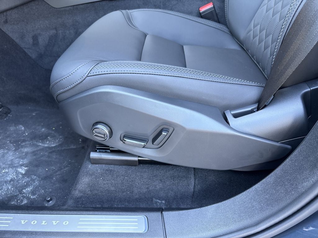 2026 Volvo XC90 Plug-In Hybrid T8 Plus 6 Passenger