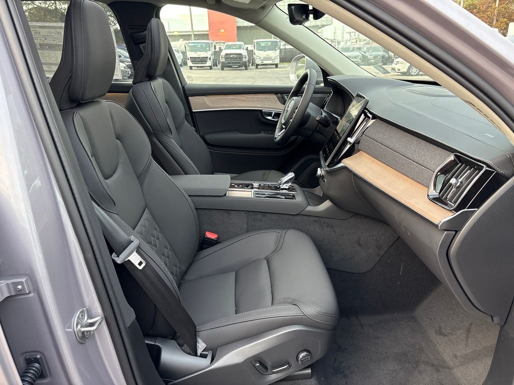 2026 Volvo XC90 Plug-In Hybrid T8 Plus 6 Passenger