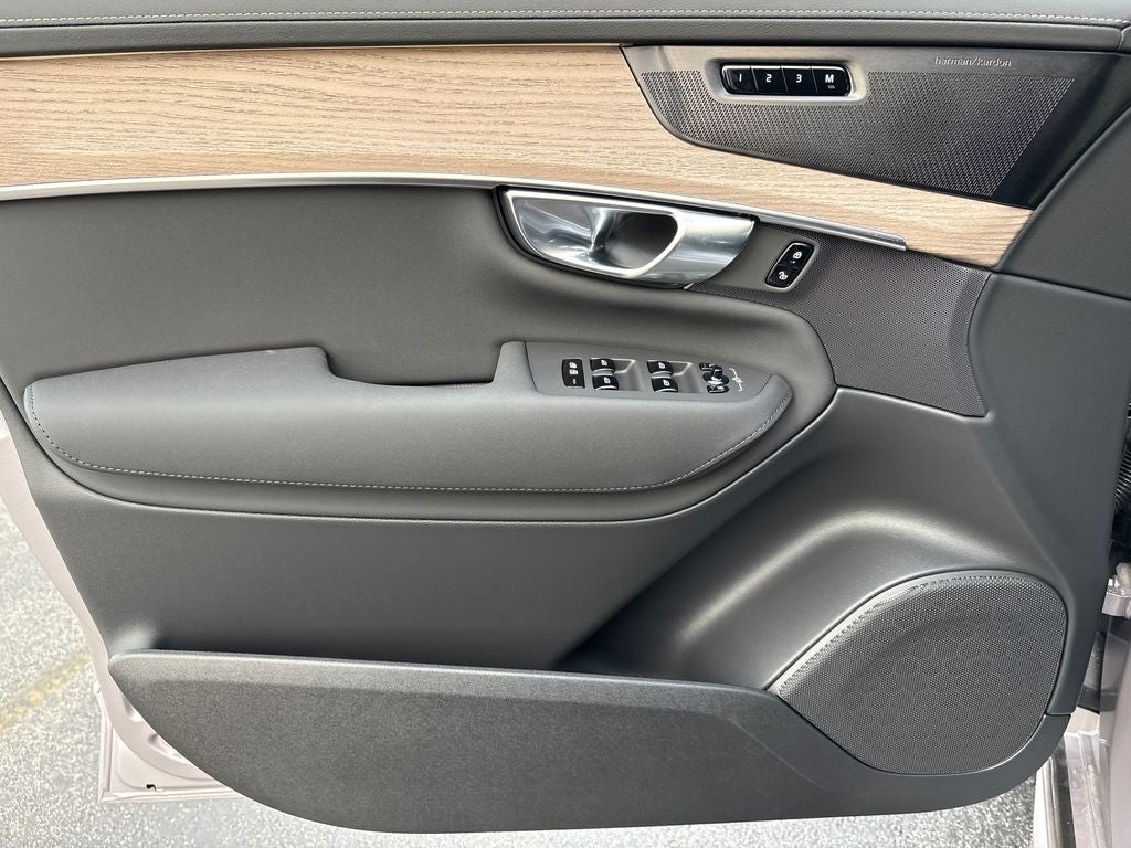 2026 Volvo XC90 Plug-In Hybrid T8 Plus 6 Passenger