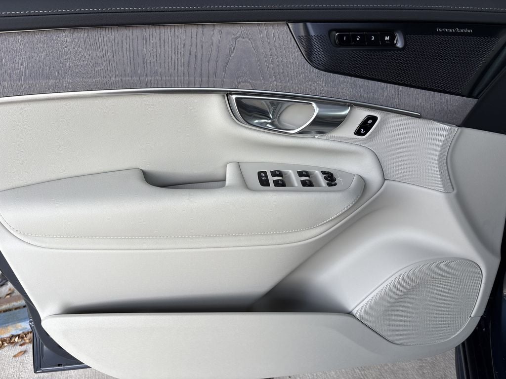 2026 Volvo XC90 Plug-In Hybrid T8 Ultra