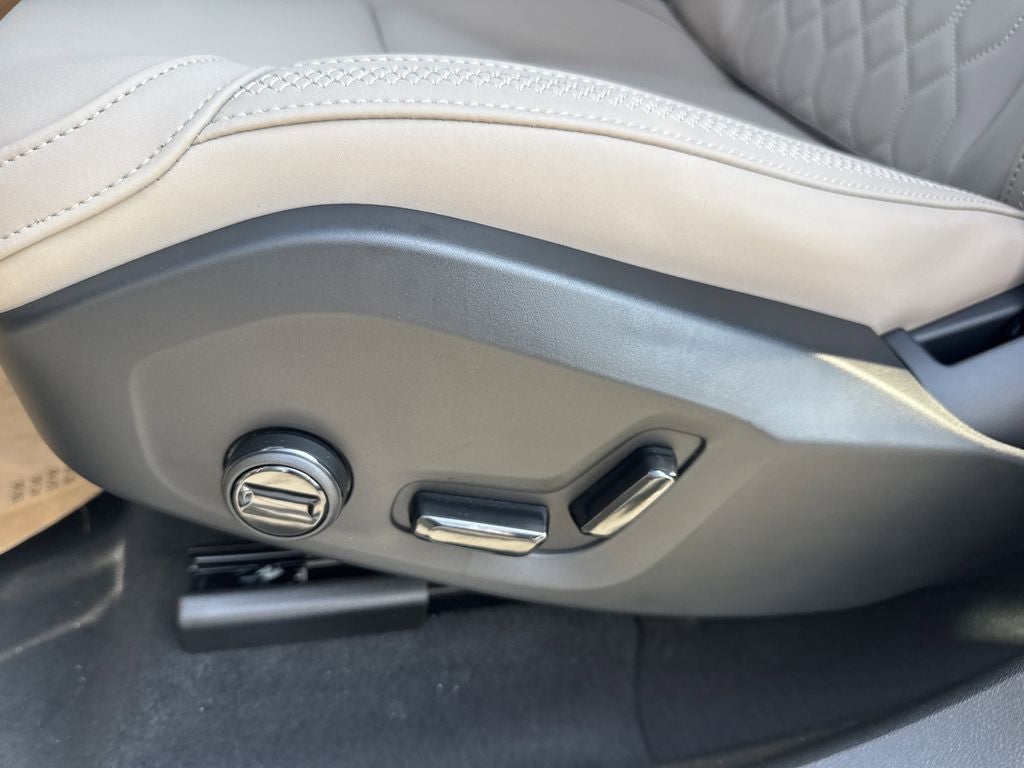 2026 Volvo XC60 Plug-In Hybrid T8 Plus