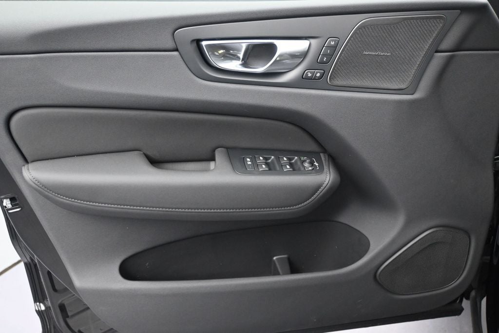 2026 Volvo XC60 Plug-In Hybrid T8 Plus