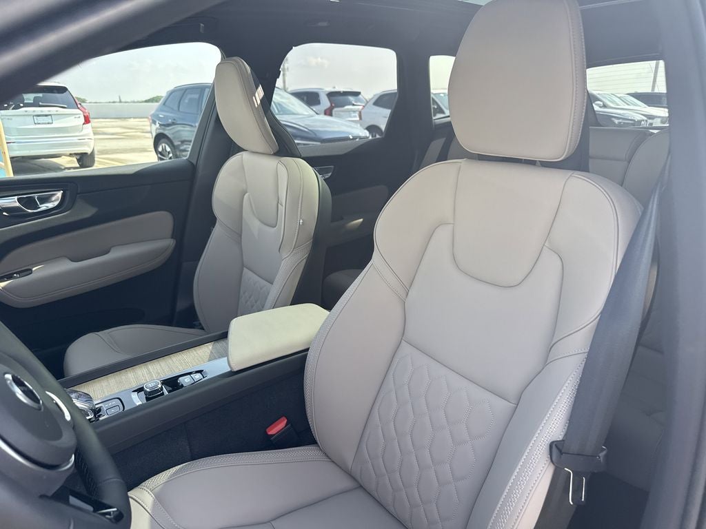 2026 Volvo XC60 Plug-In Hybrid T8 Plus