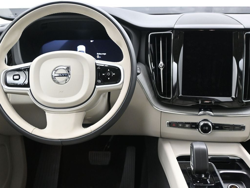 2025 Volvo XC60 Plug-In Hybrid T8 Plus
