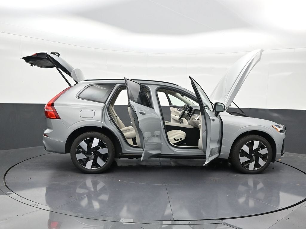 2025 Volvo XC60 Plug-In Hybrid T8 Plus